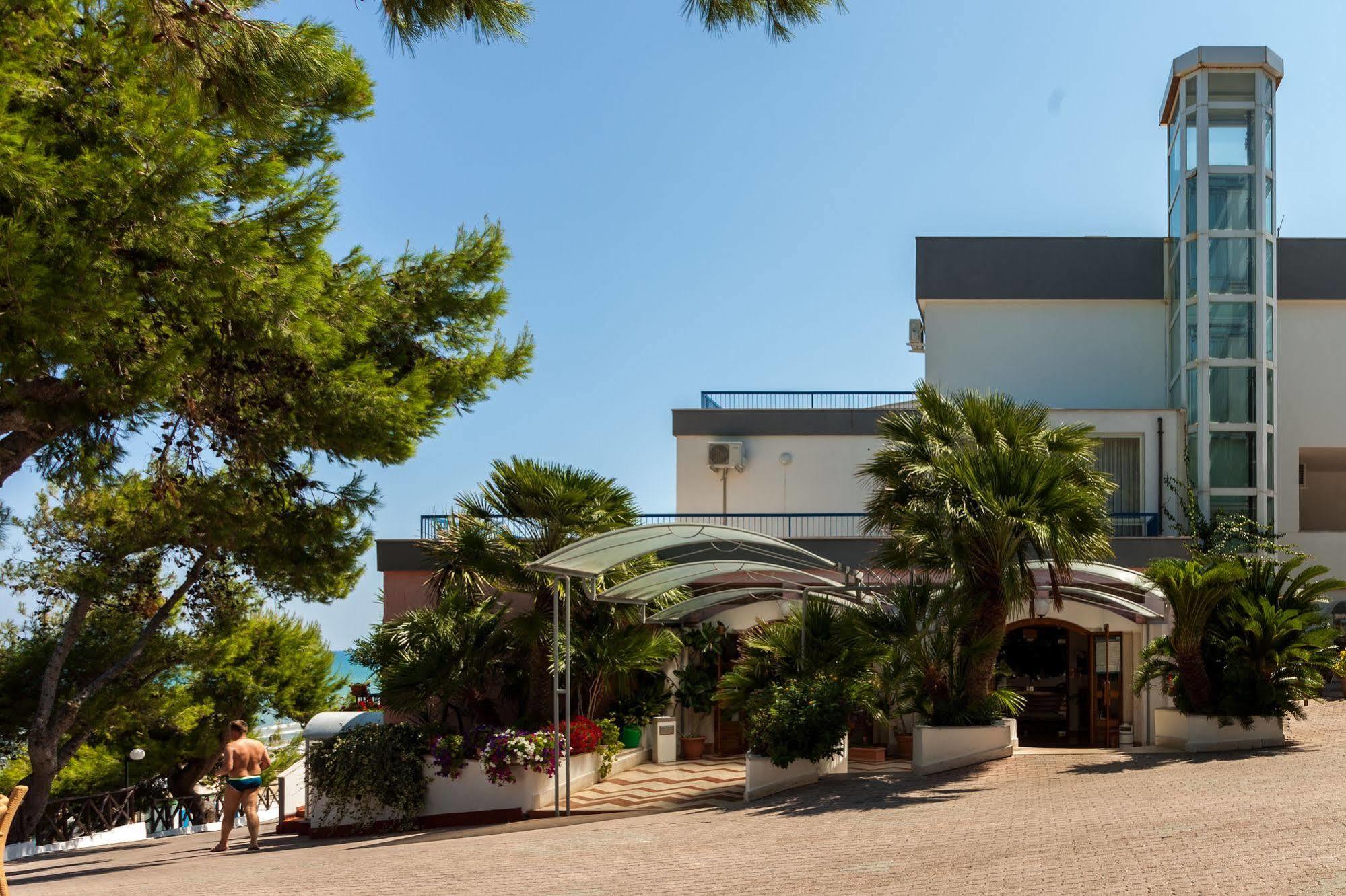 Hotel Baia Santa Barbara Rodi Garganico Extérieur photo