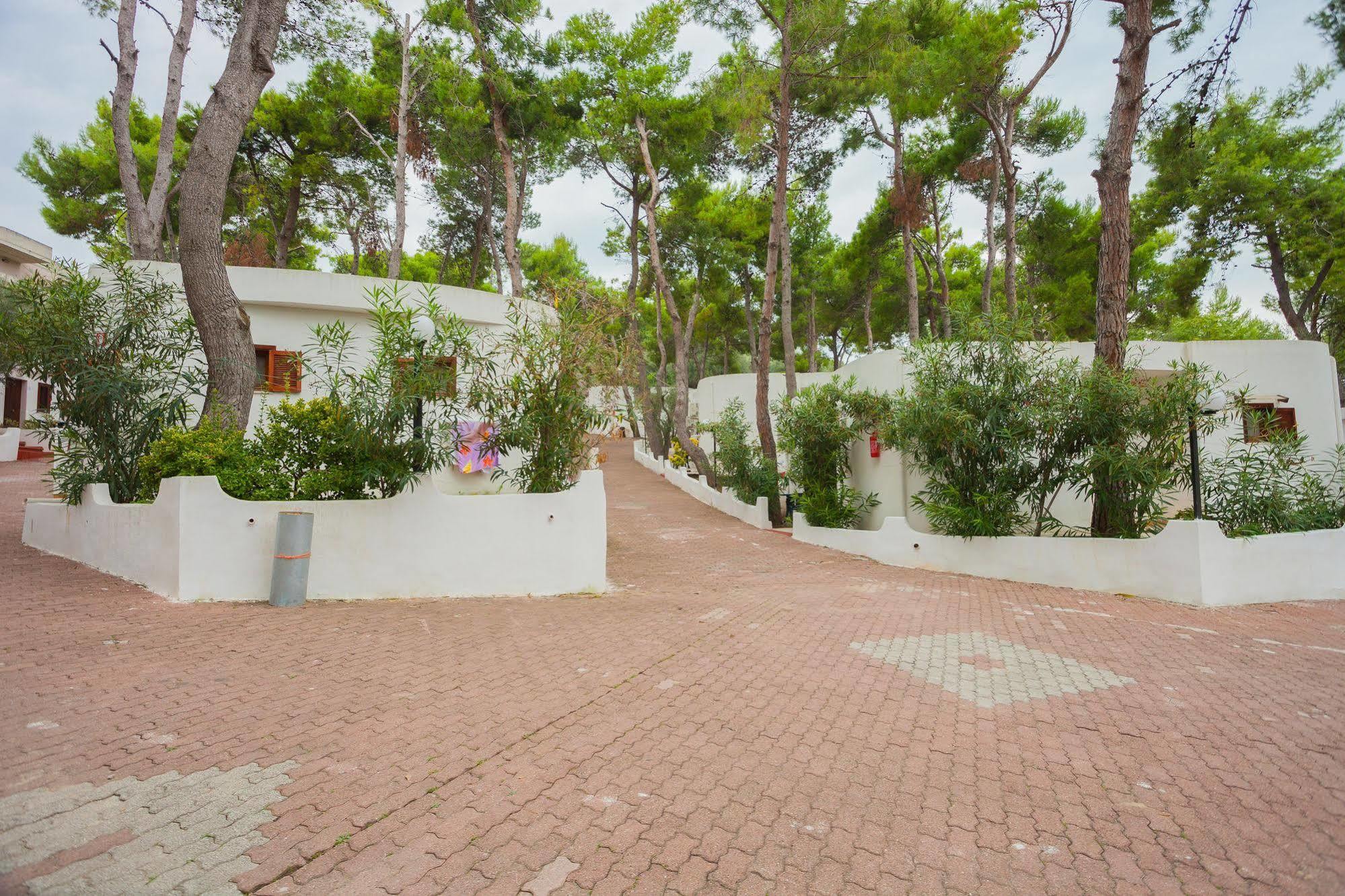 Hotel Baia Santa Barbara Rodi Garganico Extérieur photo